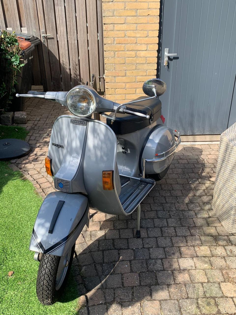 Vespa P200E motorscooter, 1979