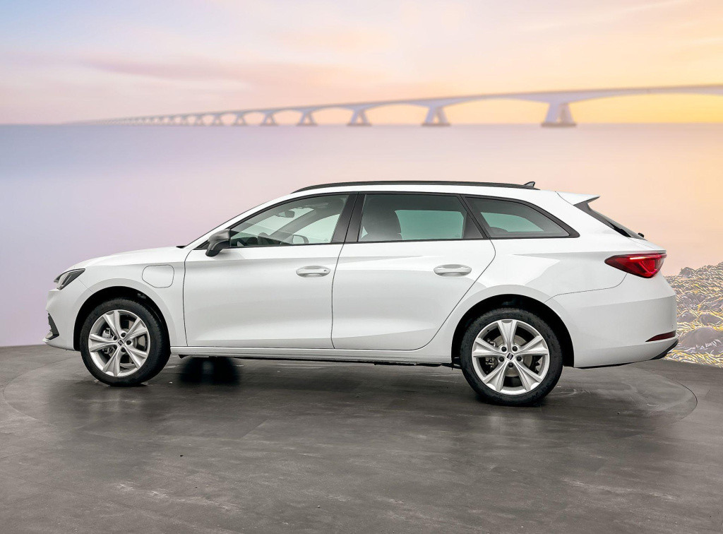 Seat Leon sportstourer fr phev first edition 1.5 tsi ehybrid 150kw / 204p