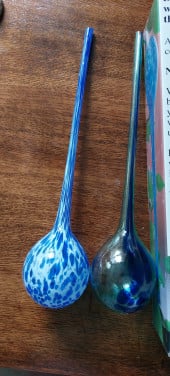 Twee glazen dorstballen