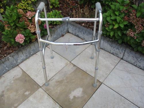 Nieuw opvouwbaar looprek van Medipoint in hoogte instelbaar