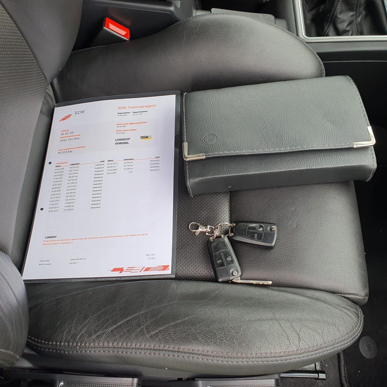 Opel Vectra GTS 2.2-16V Executive