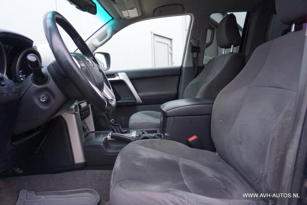 Toyota Land Cruiser 3.0 d-4d-f vx window van