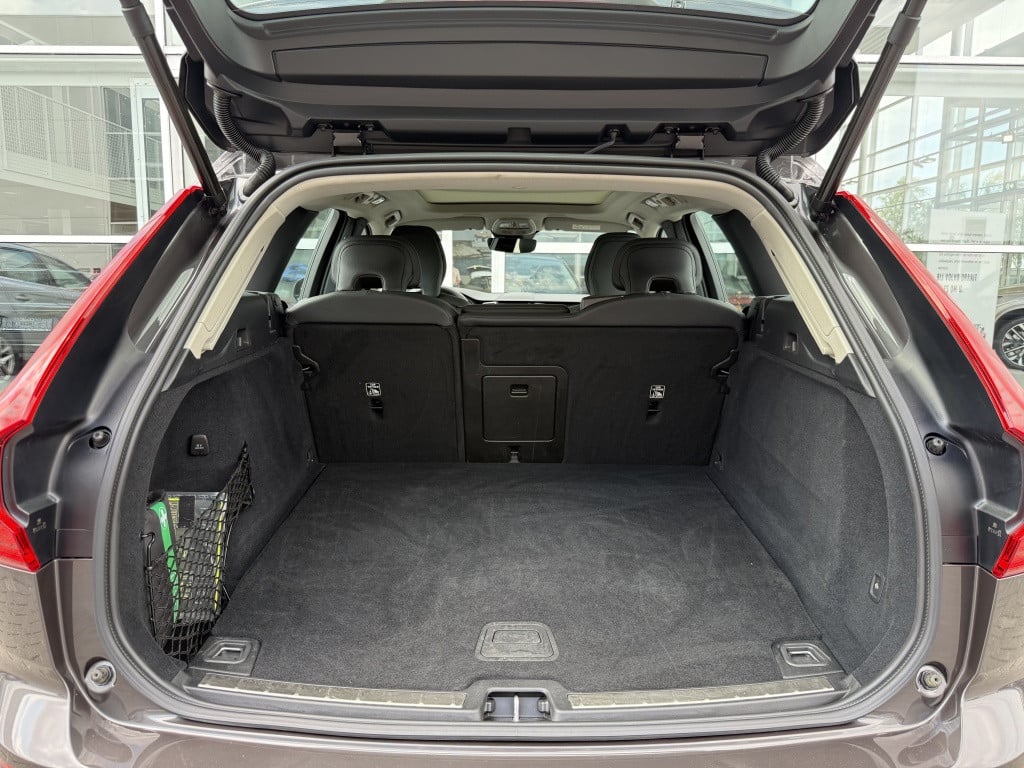 Volvo XC60 2.0 t6 awd + dark