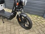 Nooit meer tanken de electrische puch maxi agm goccia met twee afstandbedie