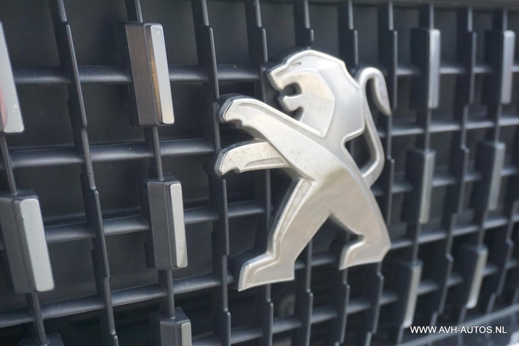 Peugeot 2008 1.2 puretech blue lion