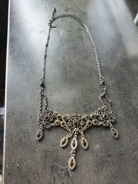 Prachtige antieke rouw ketting met zwarte stenen, in zeer goede staat...