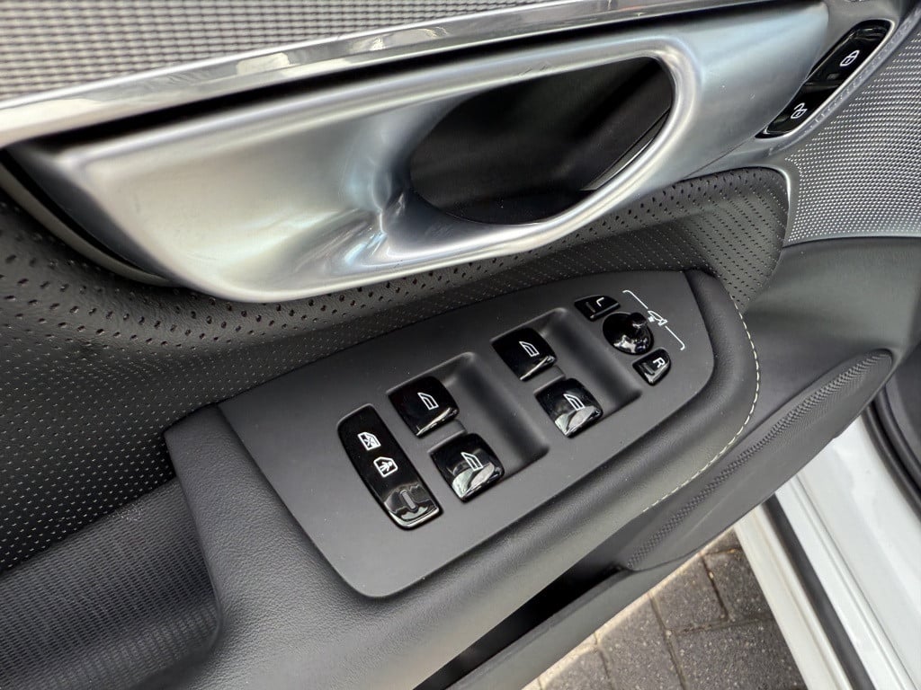Volvo XC90 t8 455pk recharge ultra dark| full options ! luchtvering b&w sou