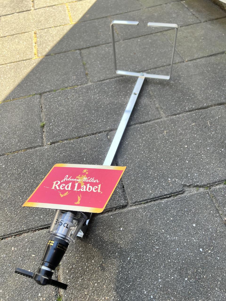 Johnny Walker muurbeugel+non drip dispenser