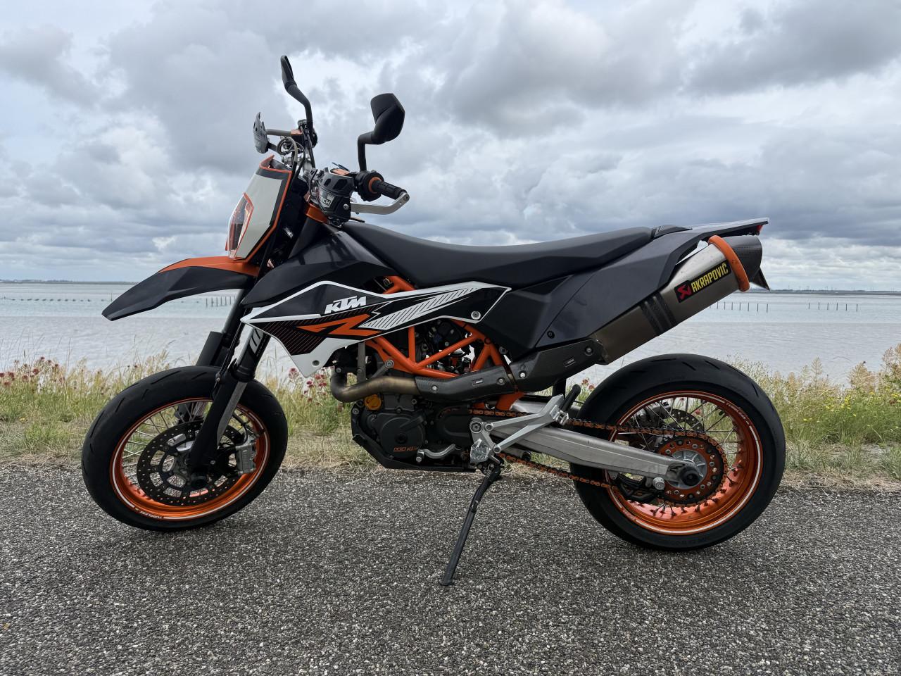 KTM 690 SMC R | 2013 | 23.587 km | Akrapovič | Zeer nette staat