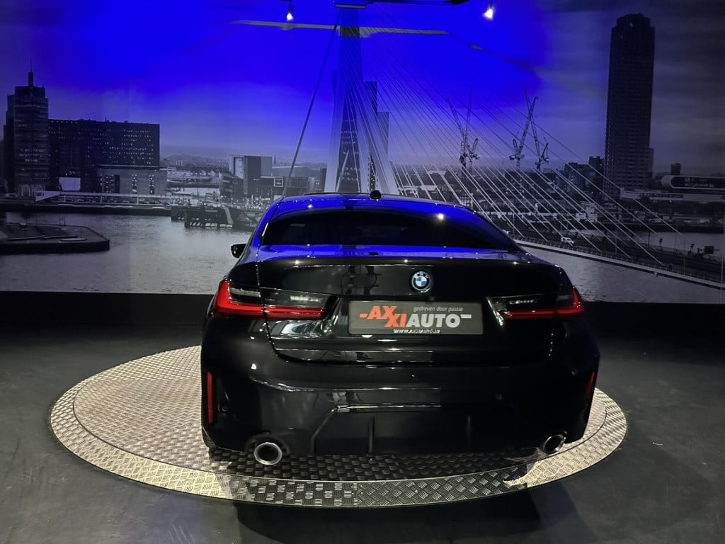 BMW 3-serie 330e m-sport *schuifdak*acc*harmankardon*