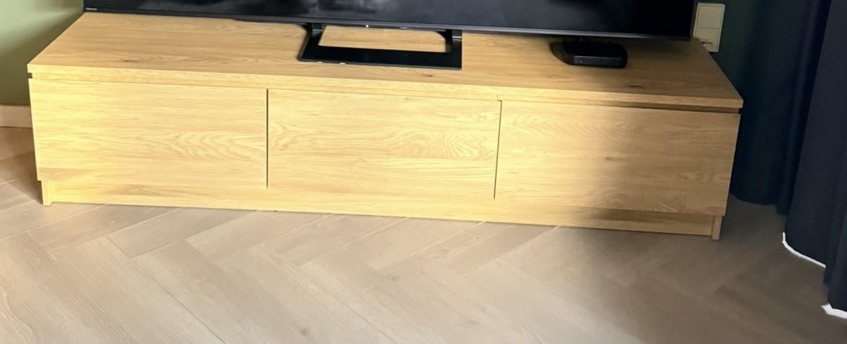 Dressoir en tv kast slechts een paar maanden oud