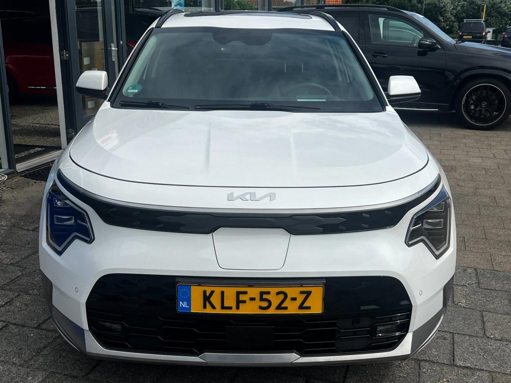 Kia Niro Ev executiveline 64.8 kwh full option, trekhaak afn. pearl white