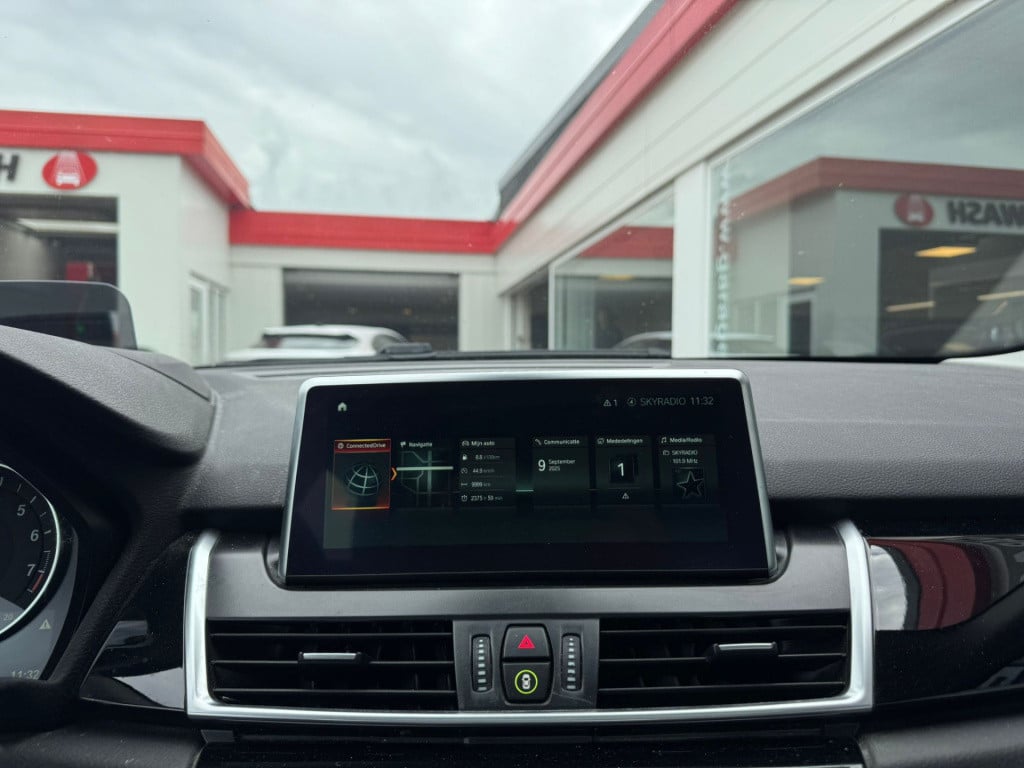 BMW 2-serie active tourer 220i high executive