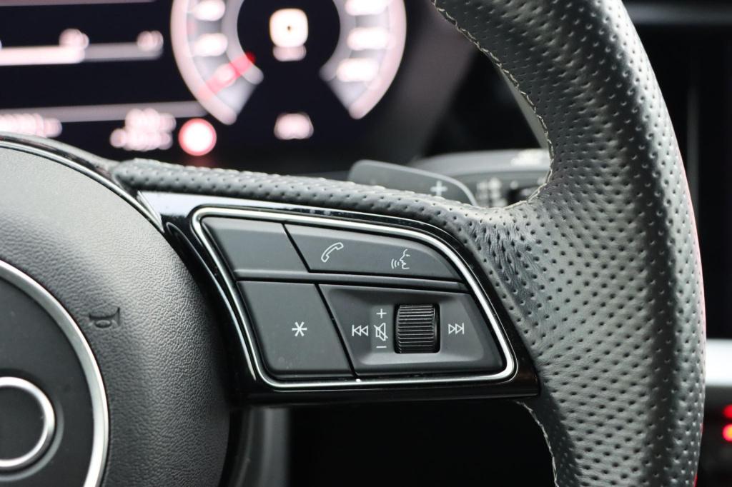 Audi A3 limousine 35 tfsi s-line edition 150pk s-tronic