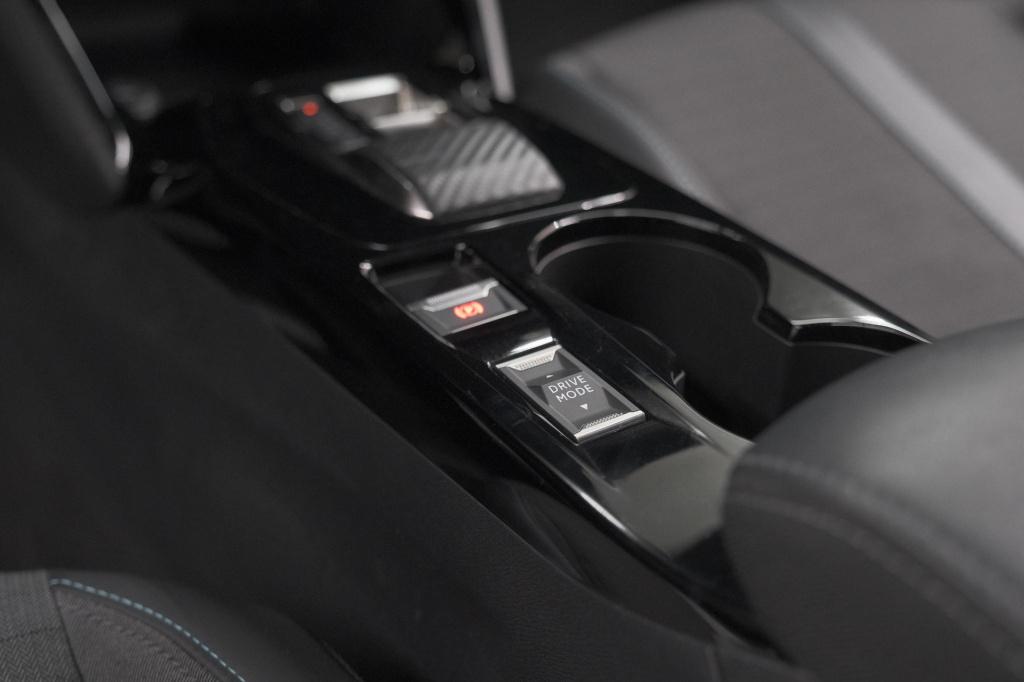 Peugeot 208 puretech 100 eat8 allure | camera | navigatie | apple carplay |