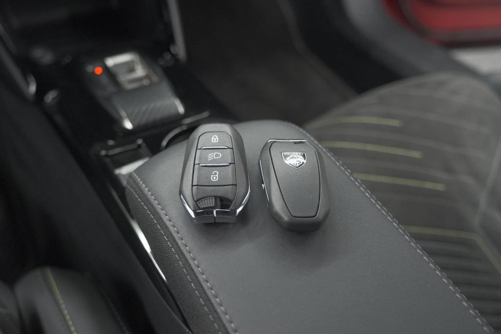 Peugeot 2008 puretech 130 eat8 gt | 360 camera | adaptieve cruise control |