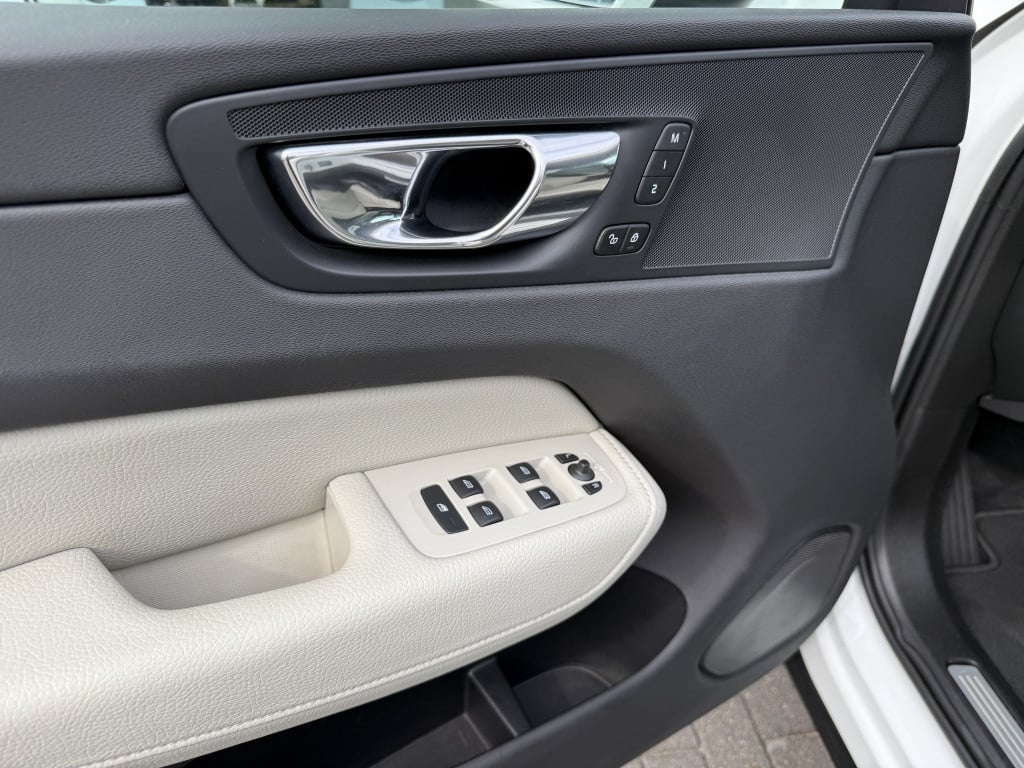 Volvo XC60 t5 255pk awd inscription| leder| stoel.verw| navi| getint glas