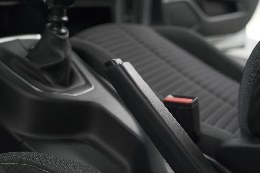 Peugeot 208 puretech 100 active | parkeersensoren | navigatie | apple carpl