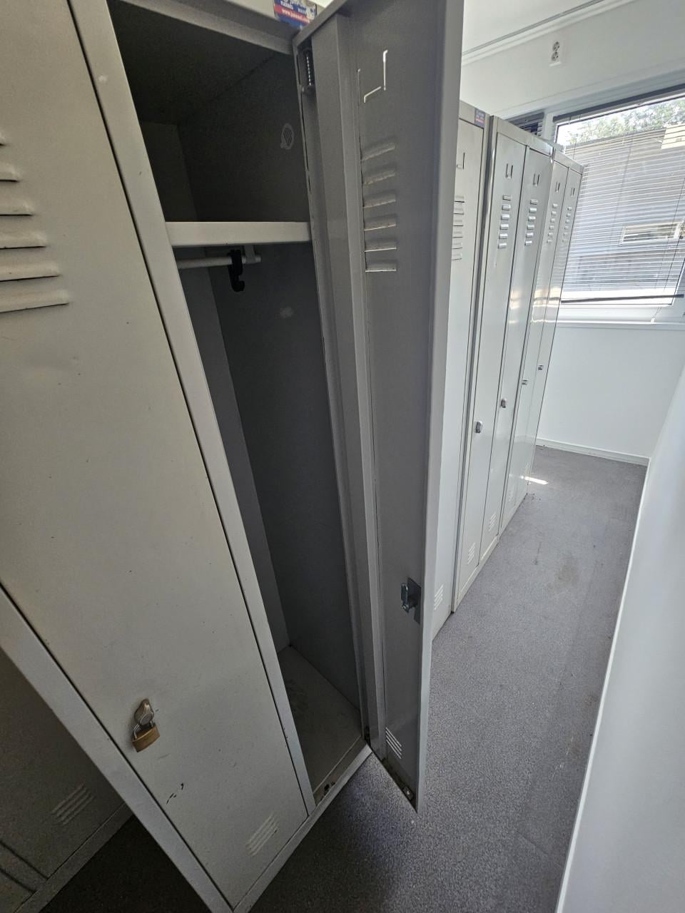 Metalen lockerkasten – laatste partij op=op