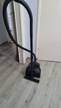 Stofzuiger merk BOSCH met zak-220V-600W-Type VCBS550V20