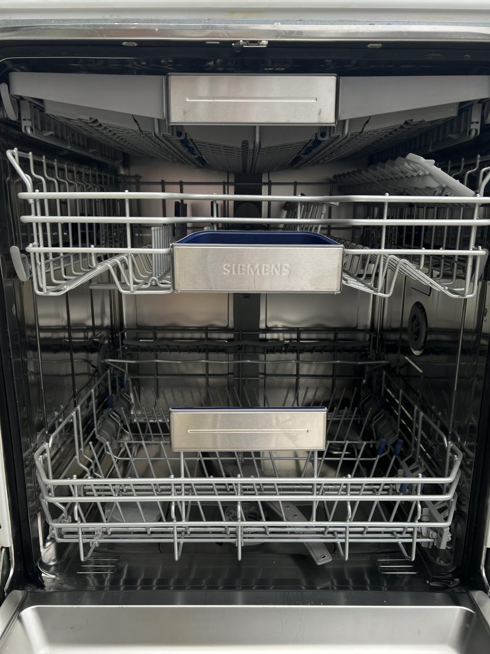 Bijna Niet gebruikte A+++ klasse Siemens inbouw vaatwasser 83x60 cm.