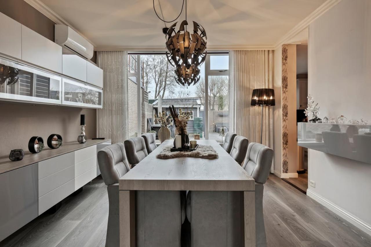 Aangeboden mooie hangmeubelen