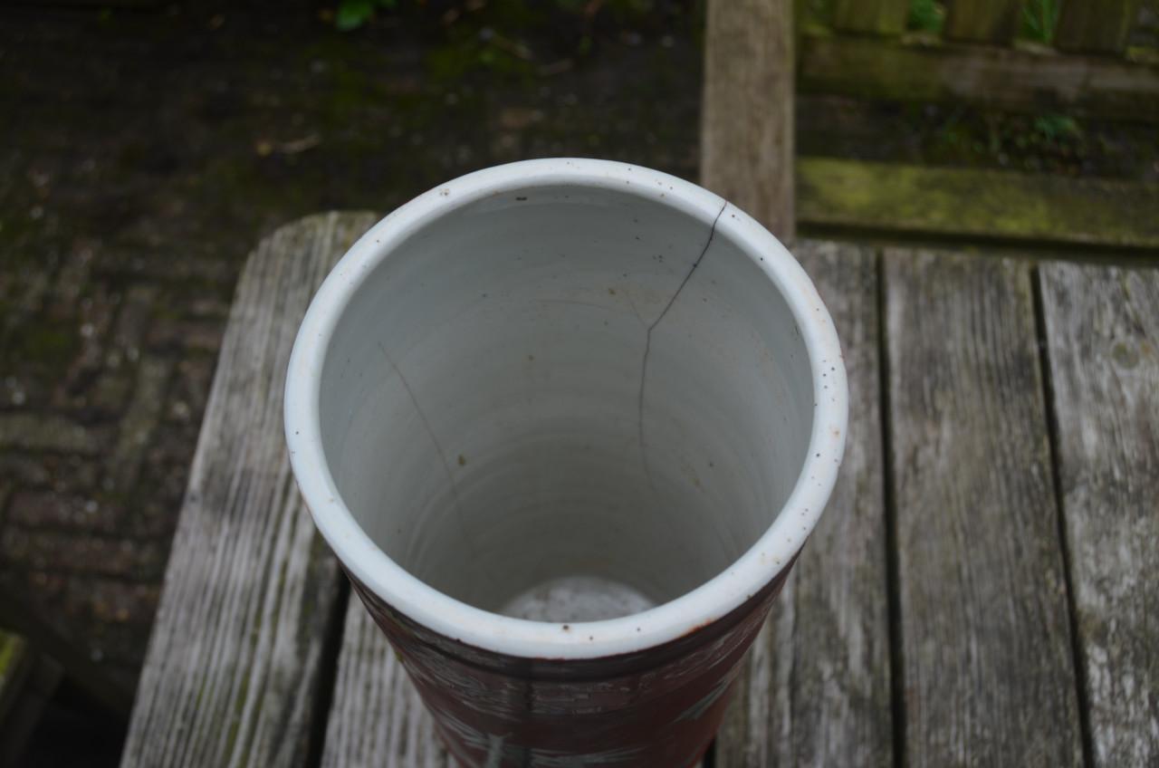 2 Japanse vazen, 1 goed, 1 niet zo........