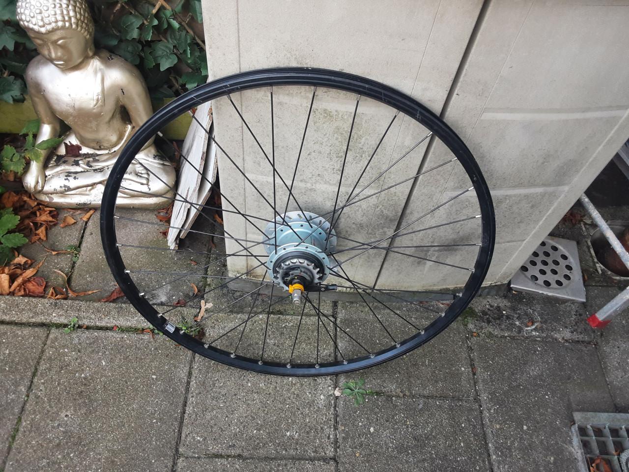 28 inch shimano nexus achterwiel, 8 speed,rollerbrake rem