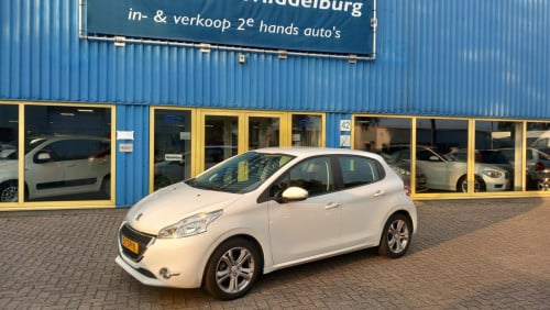 Peugeot 208 1.2 VTI Envy 5deurs bj:2014 107.000km airco lm-velgen
