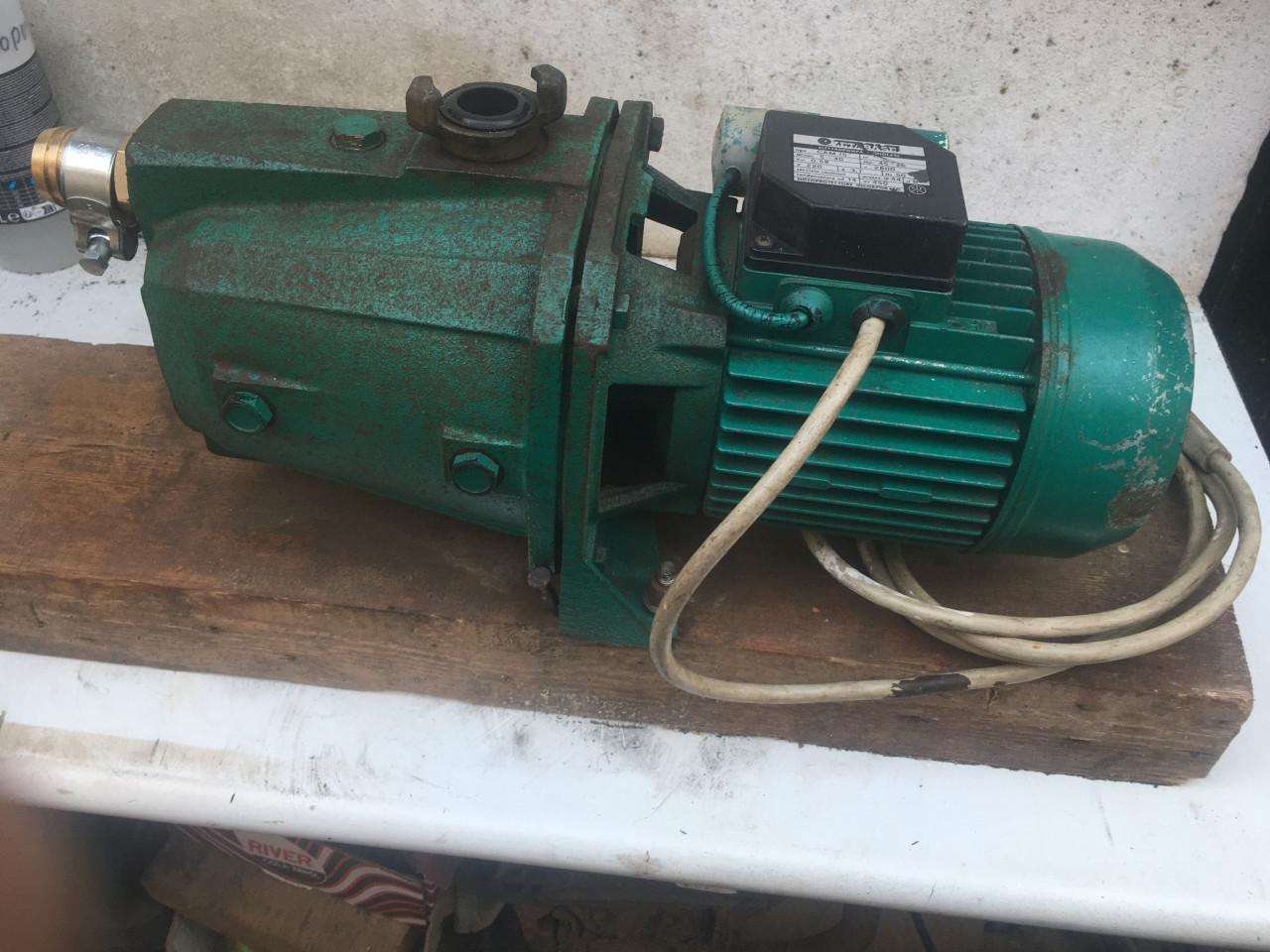 Degelijke beregeningspomp 220volt geheel nagezien