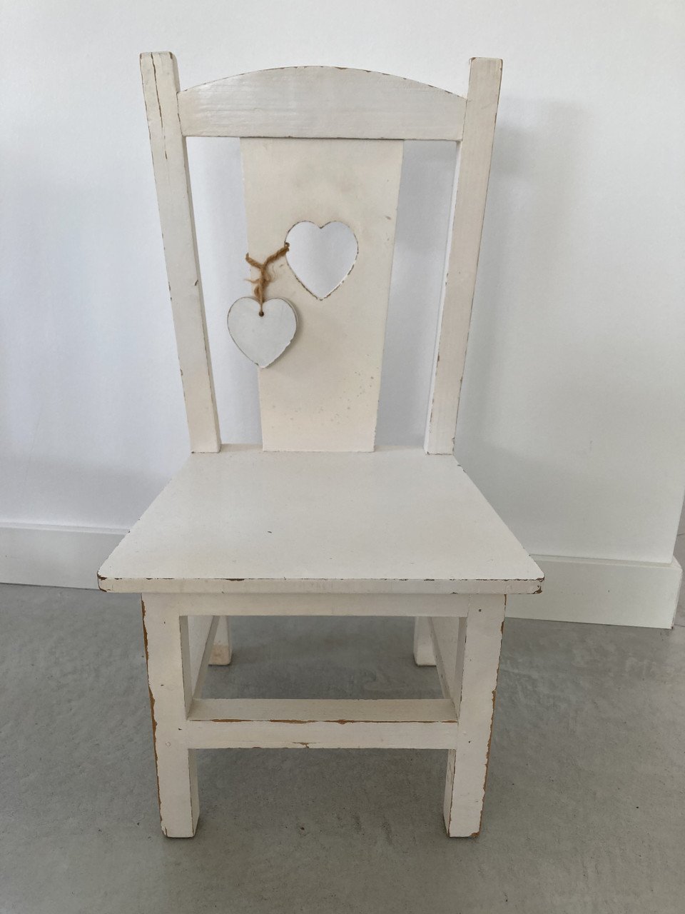 Te koop: 2 'hart'stikke schattige kinderstoeltjes