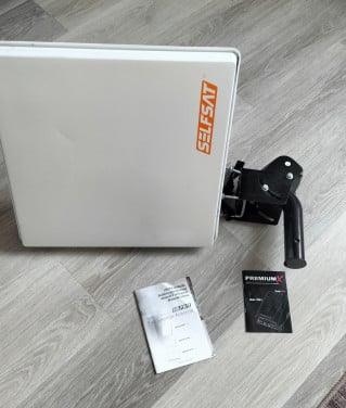Platte schotel antenne selfsat H50D en Premium X Sat Motor DiSEqC Motor