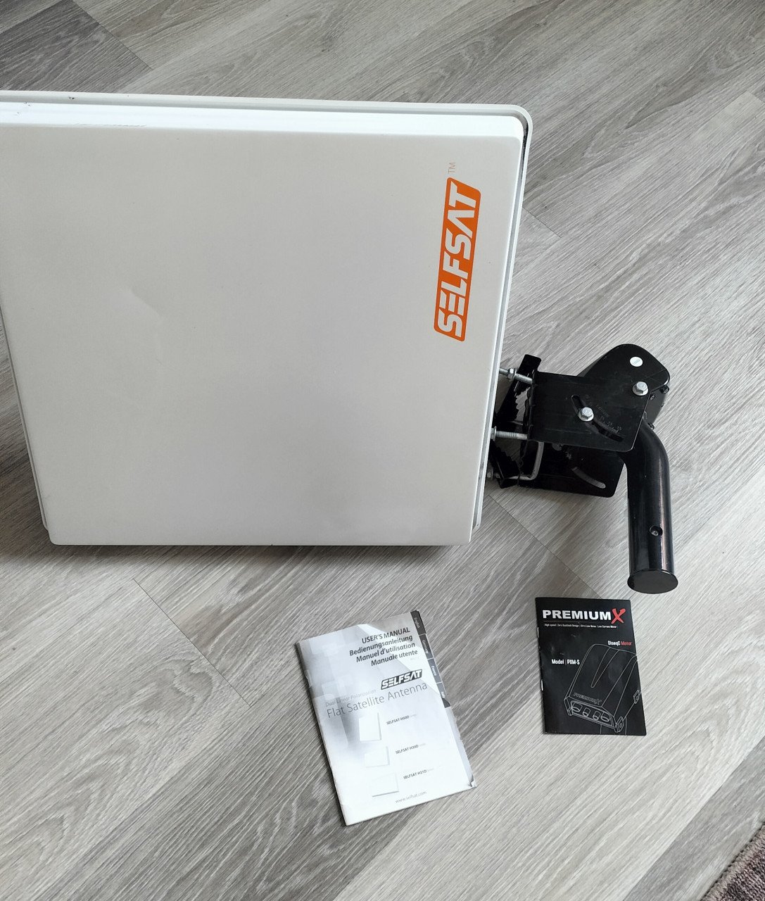 Platte schotel antenne selfsat H50D en Premium X Sat Motor DiSEqC Motor