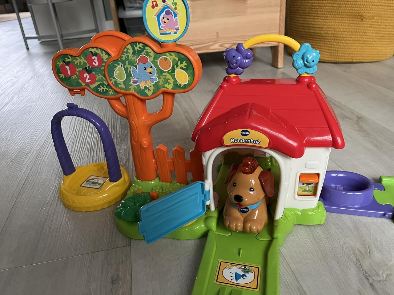 V-Tec Toet Toet auto's Kippenhok en Hondenhok  - speelgoed