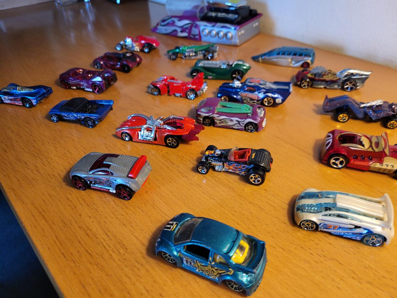 19x hotwheels autotjes