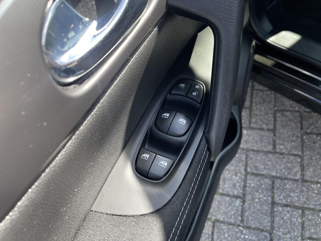 Nissan Qashqai 1.2 n-connecta design pack | panoramadak | navigatie | 360° 