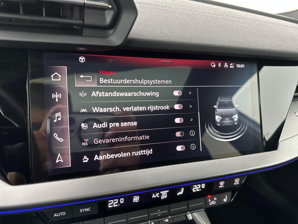 Audi A3 sportback 40 tfsi e s-line pano sfeer acc camera