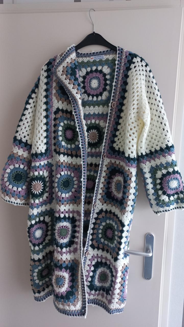 Mooi lang vest met asymmetrische sluiting