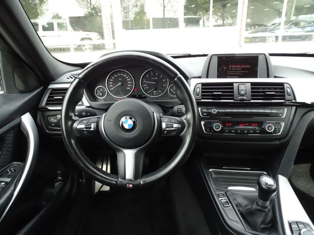 BMW 3-serie 320i high executive m-sportpakket | 19"