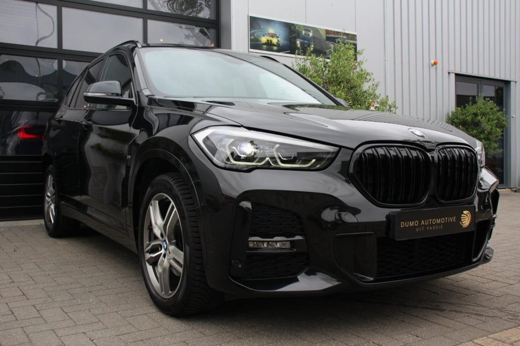 BMW X1 sdrive18i m sport - pano - leder - led - headup - navi plus - full o
