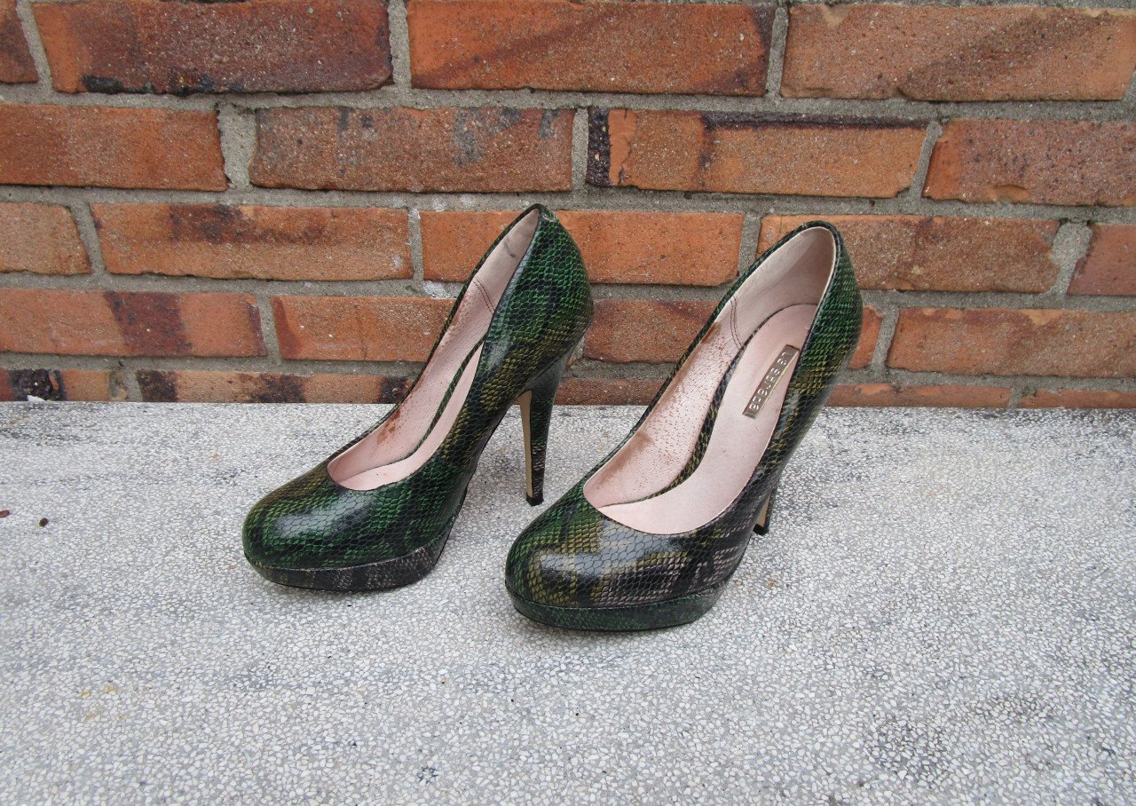 Prachtige groene Pumps maat 36 merk La Strada.
