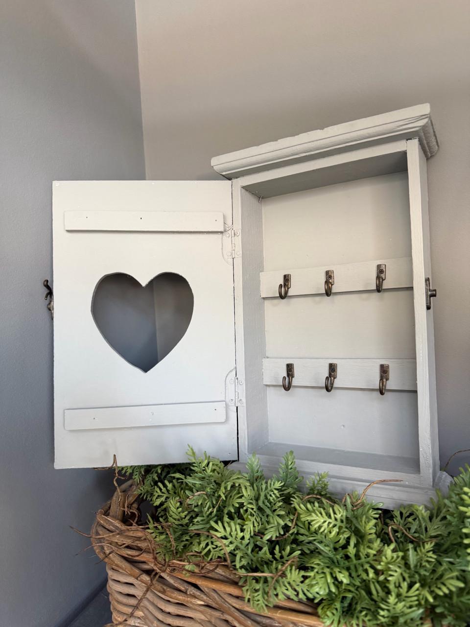 Landelijk sleutelhouderkastje