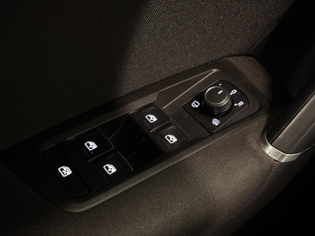 Volkswagen Touran 1.4 tsi comfortline 7p | pano | stoelverwarming | achteru