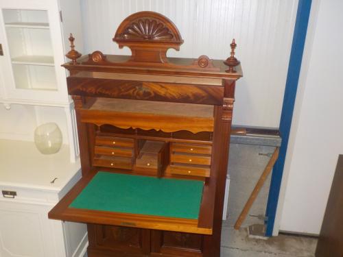 Design meubel / bureau  in goede staat . zeer speciaal koopje
