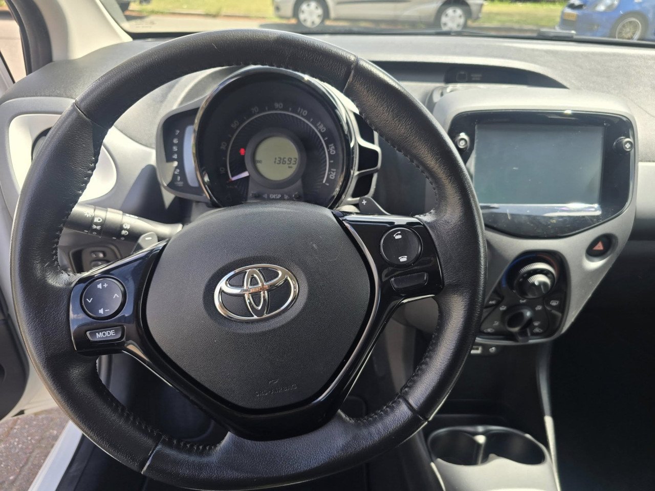 Toyota aygo 1.0 VVT-i x- city  AUTOMAAT!!!!! km13650