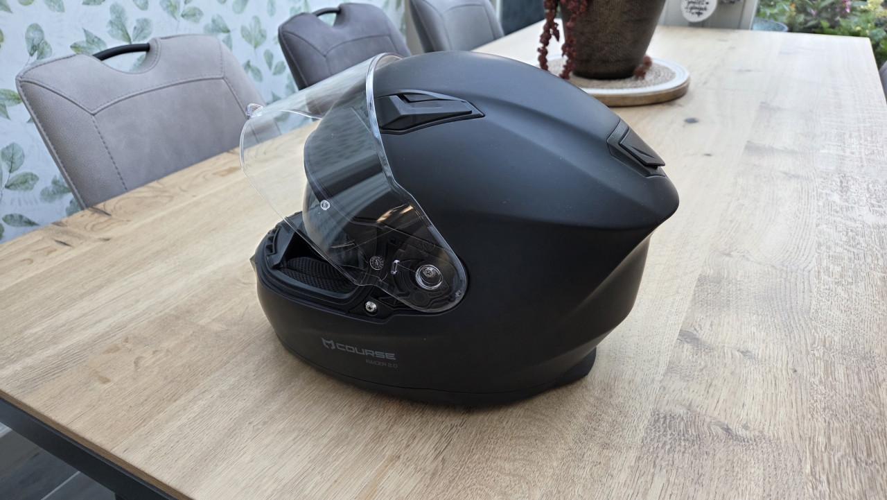 Mooie matzwarte motor, brommer of scooterhelm in nieuwstaat in maat L