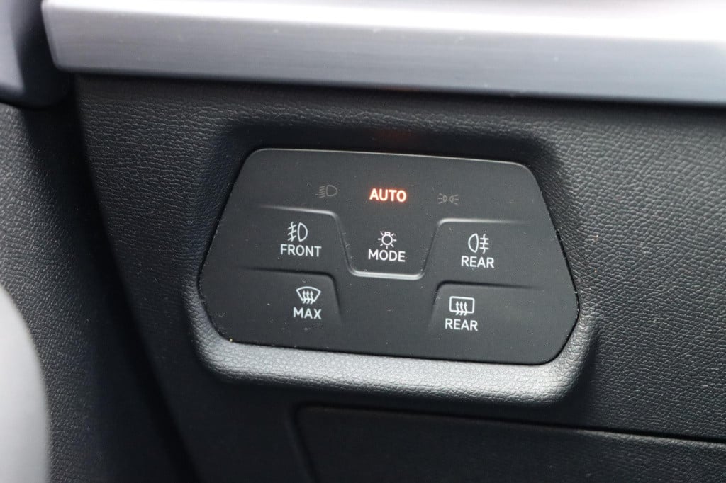Seat Leon 1.5 tsi 150pk dsg fr launch edition