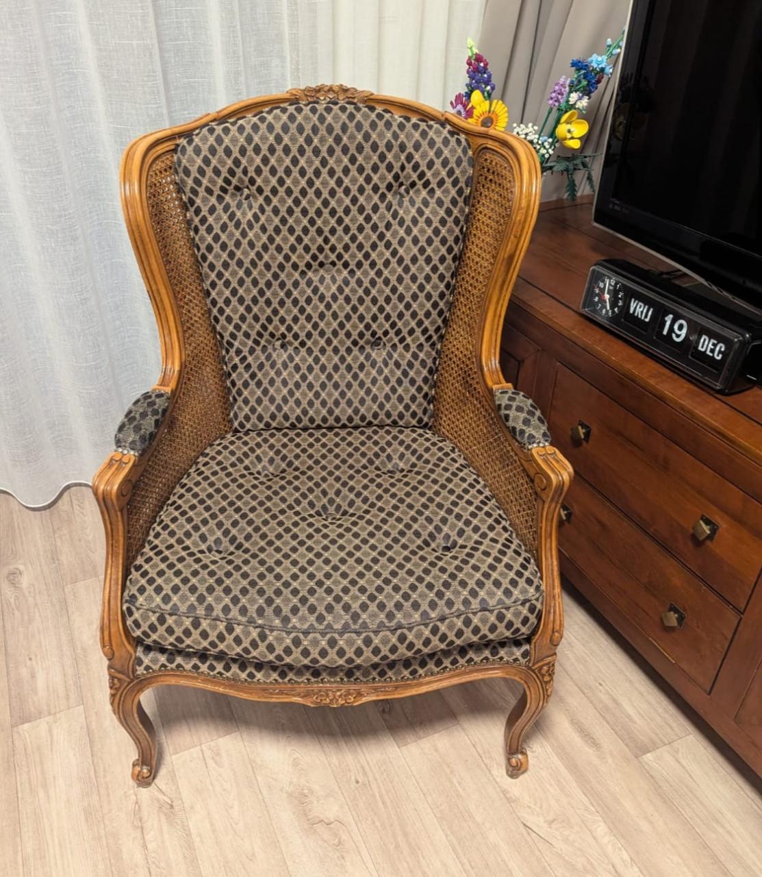 Complete Meubel Set - tvmeubel, eettafel, stoelen, bank. Ophalen in Kapelle