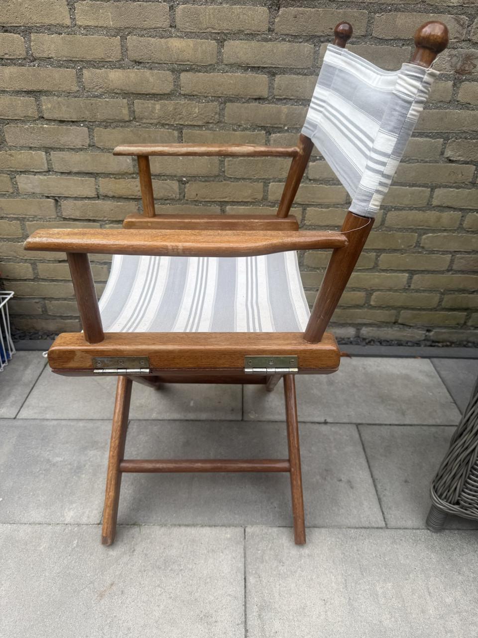 Zeer degelijke houten regisseur stoel. Opvouwbaar.