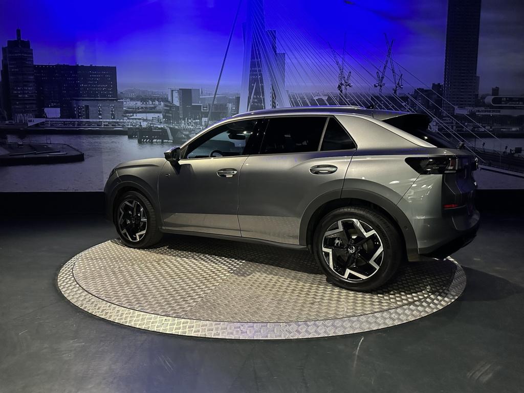 Volkswagen T-roc 1.5 etsi r-line first edition *led*camera*